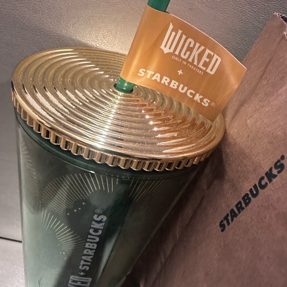 Starbucks ‘Wicked’ Limited Edition Metallic Green Emerald City Cold Cup 24 oz - Picture 3 of 5